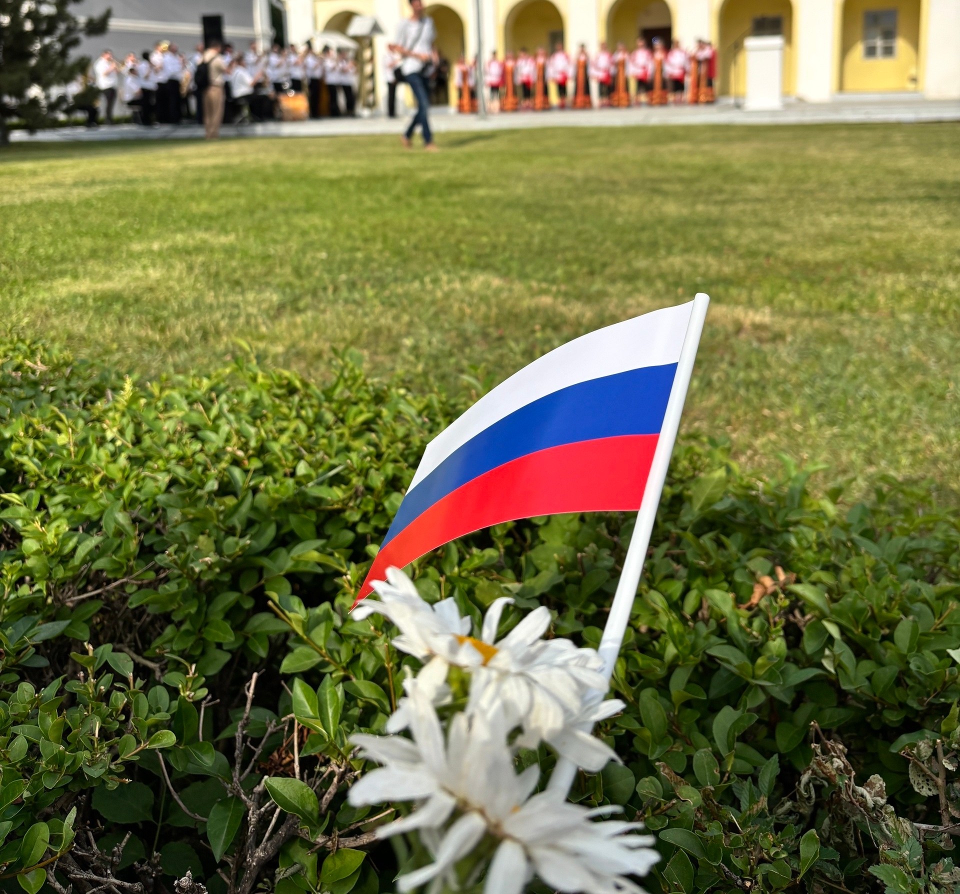 Сегодня мы отмечаем День России — праздник, который объединяет всех нас, независимо от национальности, вероисповедания и места жительства