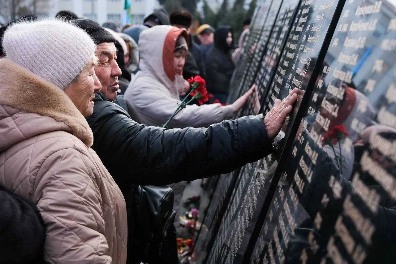 Сегодня в День Защитника Отечества Губернатор Астраханской области И.Ю. Бабушкин открыл мемориальный комплекс погибшим героям специальной военной операции